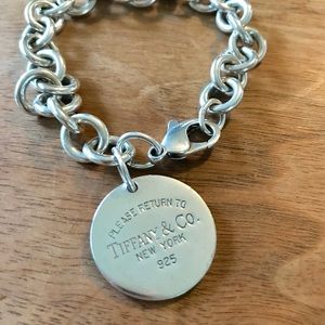 Tiffany & Co. - Return to Tiffany Round Bracelet